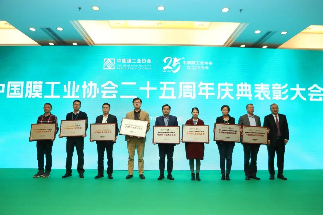 立昇企业副总经理陈清，代表立昇企业出席活动领奖