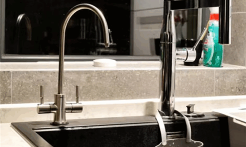 水土不服怎么办？全屋净水定制专家为你解答